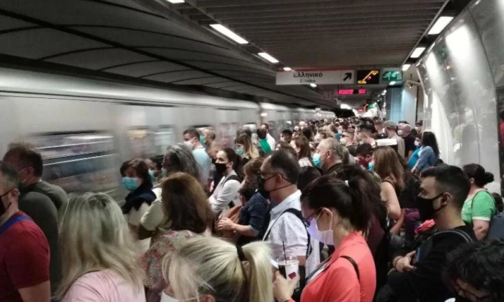 Κορονοϊός: Τι αλλάζει για τους κλειστούς χώρους – Υποχρεωτική η διπλή μάσκα;